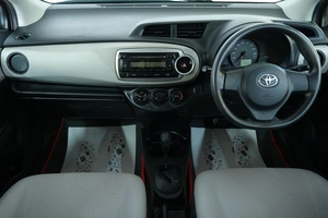 Хетчбэк Toyota Vitz 2011 года, 769000 рублей, Омск