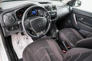 Седан Renault Logan 2017 года, 659000 рублей, Красноярск