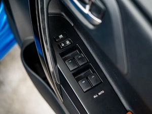 Хетчбэк Toyota Auris 2015 года, 1350000 рублей, Красноярск