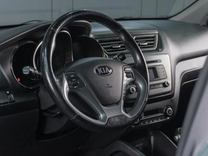 Седан Kia Rio 2017 года, 1379000 рублей, Сургут