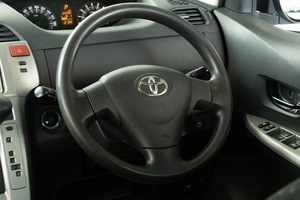 Хетчбэк Toyota Ractis 2010 года, 779000 рублей, Красноярск