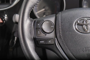 Хетчбэк Toyota Auris 2016 года, 1649000 рублей, Томск