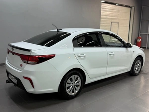 Седан Kia Rio 2018 года, 997000 рублей, Красноярск