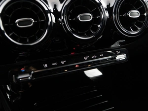 Хетчбэк Mercedes-benz A-класс 2019 года, 2457077 рублей, Москва