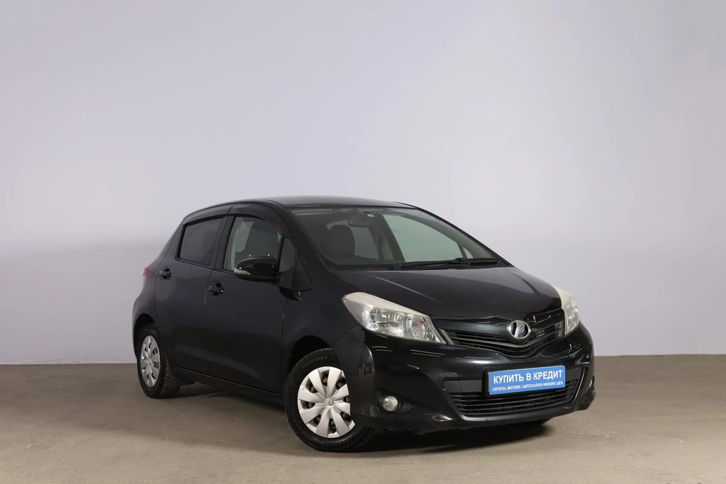 Хетчбэк Toyota Vitz 2013 года, 899000 рублей, Новосибирск