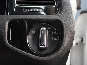 Хетчбэк Volkswagen Golf 2014 года, 1380000 рублей, Омск
