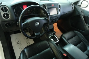 Внедорожник Volkswagen Tiguan 2009 года, 989000 рублей, Омск
