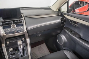 Внедорожник Lexus NX 2019 года, 3399000 рублей, Томск