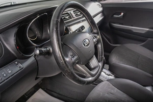 Седан Kia Rio 2013 года, 869000 рублей, Томск