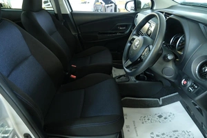 Хетчбэк Toyota Vitz 2015 года, 1199000 рублей, Омск