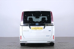 Минивэн Toyota Esquire 2019 года, 2499000 рублей, Омск