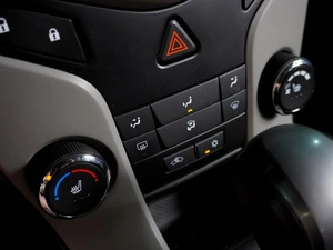 Седан Chevrolet Cruze 2012 года, 899000 рублей, Воронеж