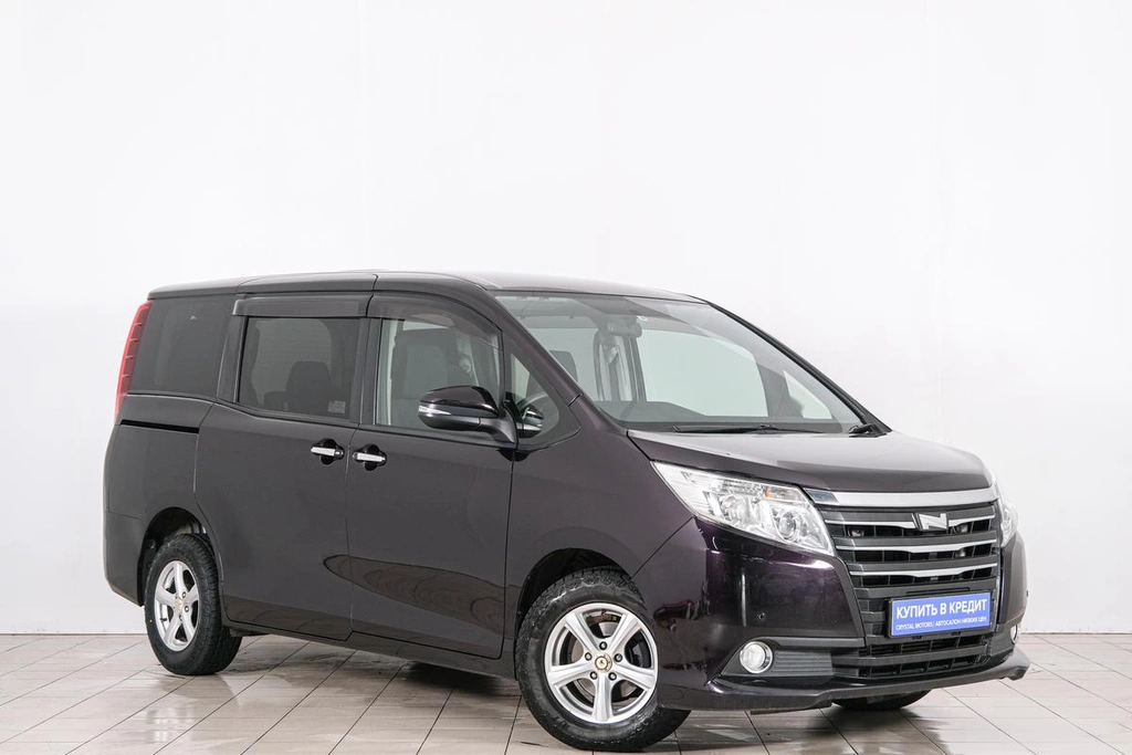 Минивэн Toyota Noah 2015 года, 1699000 рублей, Красноярск