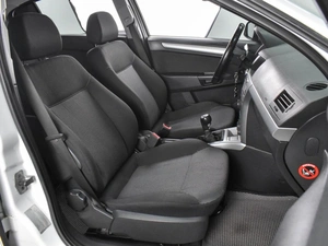 Седан Opel Astra 2010 года, 574000 рублей, Воронеж