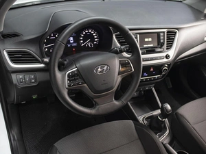 Седан Hyundai Solaris 2018 года, 1293000 рублей, Омск