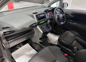 Минивэн Toyota Wish 2012 года, 1447000 рублей, Красноярск