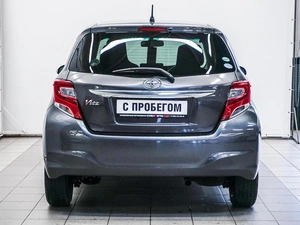 Хетчбэк Toyota Vitz 2015 года, 920000 рублей, Красноярск