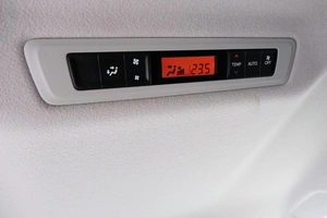 Минивэн Toyota Esquire 2016 года, 2439000 рублей, Красноярск