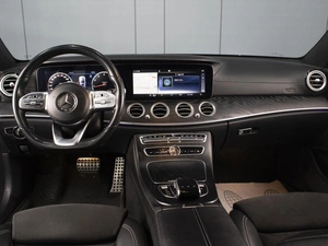 Седан Mercedes-benz E-класс 2018 года, 3700000 рублей, Омск