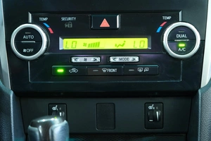 Седан Toyota Camry 2013 года, 2049000 рублей, Омск