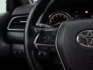Седан Toyota Camry 2021 года, 2440000 рублей, Большой Сочи