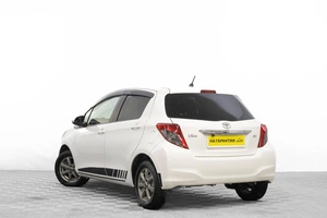 Хетчбэк Toyota Vitz 2013 года, 889000 рублей, Барнаул