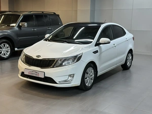 Седан Kia Rio 2013 года, 997000 рублей, Красноярск