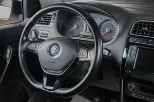 Седан Volkswagen Polo 2017 года, 1369000 рублей, Тюмень