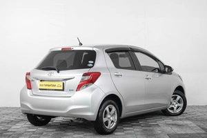 Хетчбэк Toyota Vitz 2015 года, 749000 рублей, Кемерово