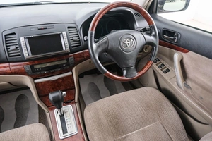 Седан Toyota Premio 2004 года, 769000 рублей, Красноярск