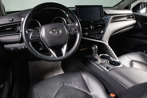Седан Toyota Camry 2021 года, 3499000 рублей, Сургут