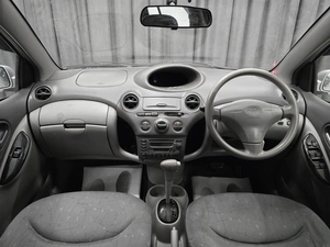 Седан Toyota Platz 2000 года, 420000 рублей, Красноярск
