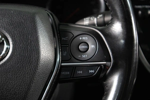 Седан Toyota Camry 2020 года, 2799000 рублей, Сургут