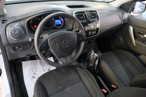 Седан Renault Logan 2017 года, 769000 рублей, Омск