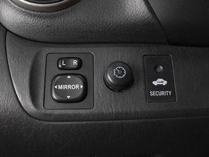 Внедорожник Toyota RAV4 2004 года, 910000 рублей, Омск
