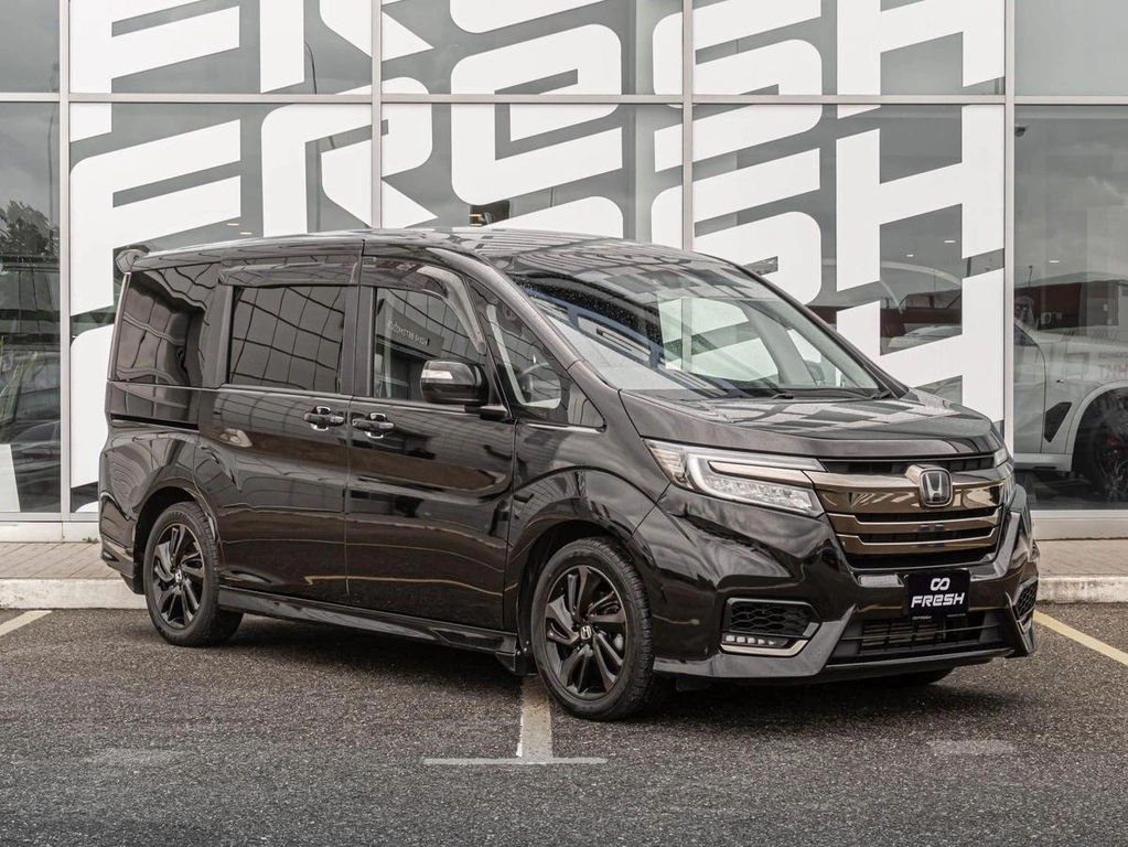 Минивэн Honda Stepwgn Spada 2019 года, 2320000 рублей, Краснодар