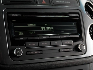 Внедорожник Volkswagen Tiguan 2012 года, 1429000 рублей, Тюмень