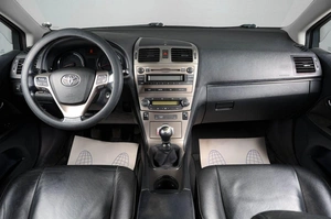 Седан Toyota Avensis 2011 года, 999000 рублей, Тюмень