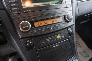 Седан Toyota Avensis 2009 года, 1269000 рублей, Красноярск