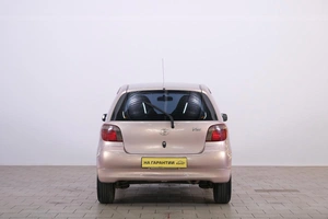Хетчбэк Toyota Vitz 2001 года, 339000 рублей, Омск