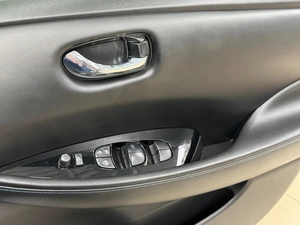 Хетчбэк Nissan Leaf 2018 года, 1799000 рублей, Красноярск