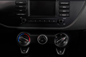 Хетчбэк Kia Rio X-Line 2018 года, 1349000 рублей, Кемерово