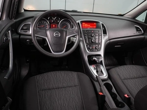 Седан Opel Astra 2014 года, 924000 рублей, Воронеж