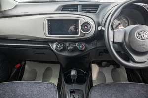 Хетчбэк Toyota Vitz 2013 года, 889000 рублей, Барнаул