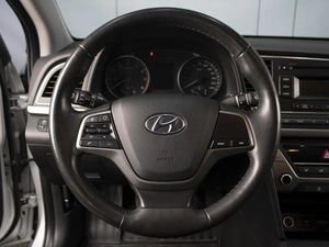 Седан Hyundai Elantra 2018 года, 1400000 рублей, Омск