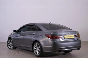 Седан Hyundai Sonata 2010 года, 989000 рублей, Омск