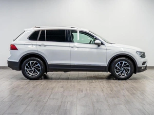 Внедорожник Volkswagen Tiguan 2018 года, 2299000 рублей, Саратов