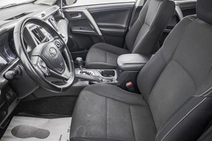 Внедорожник Toyota RAV4 2017 года, 2999000 рублей, Барнаул