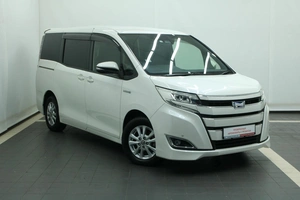 Минивэн Toyota Noah 2017 года, 2490000 рублей, Красноярск