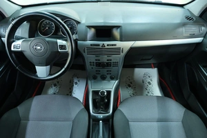 Универсал Opel Astra 2010 года, 699000 рублей, Омск